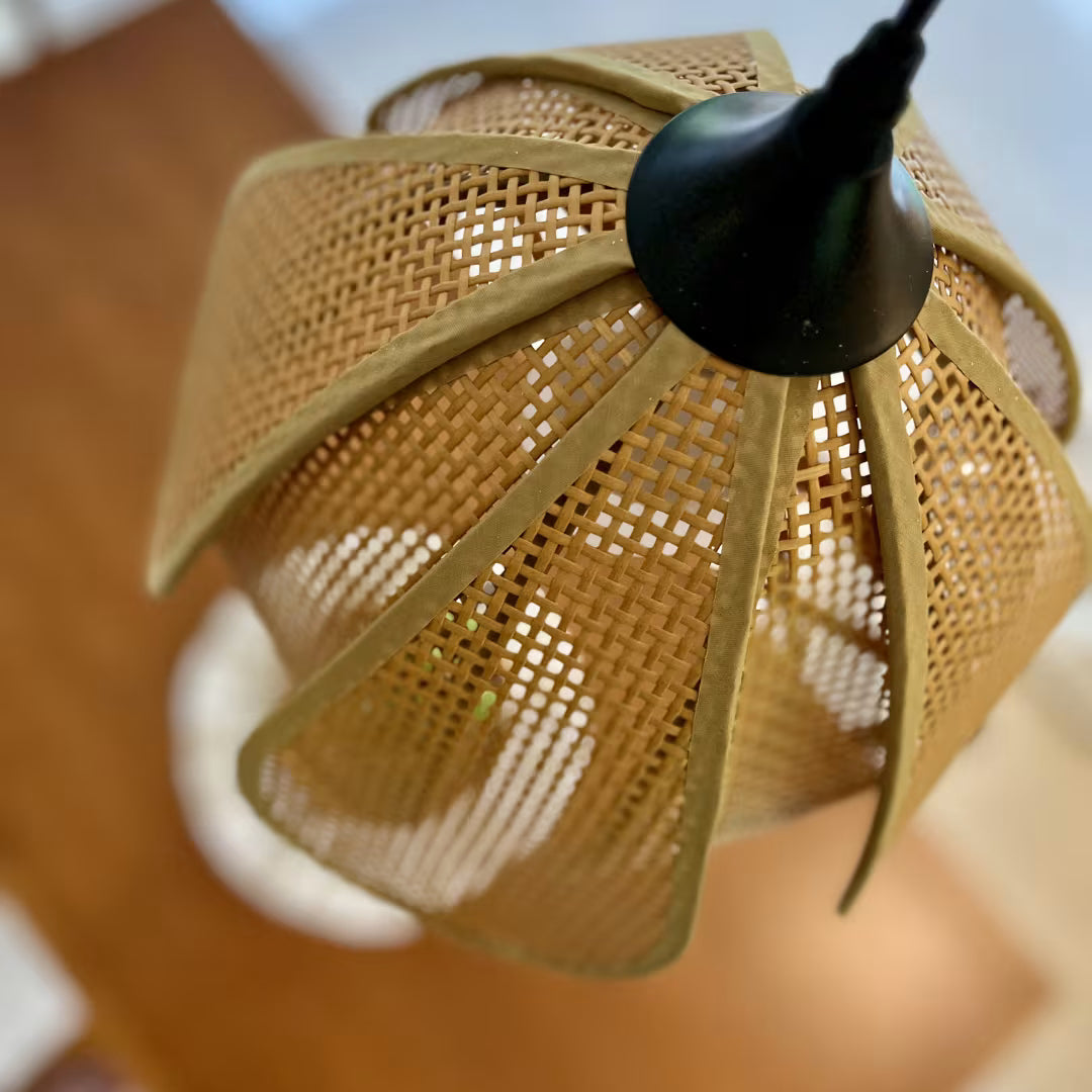 Lustre moderne en rotin naturel