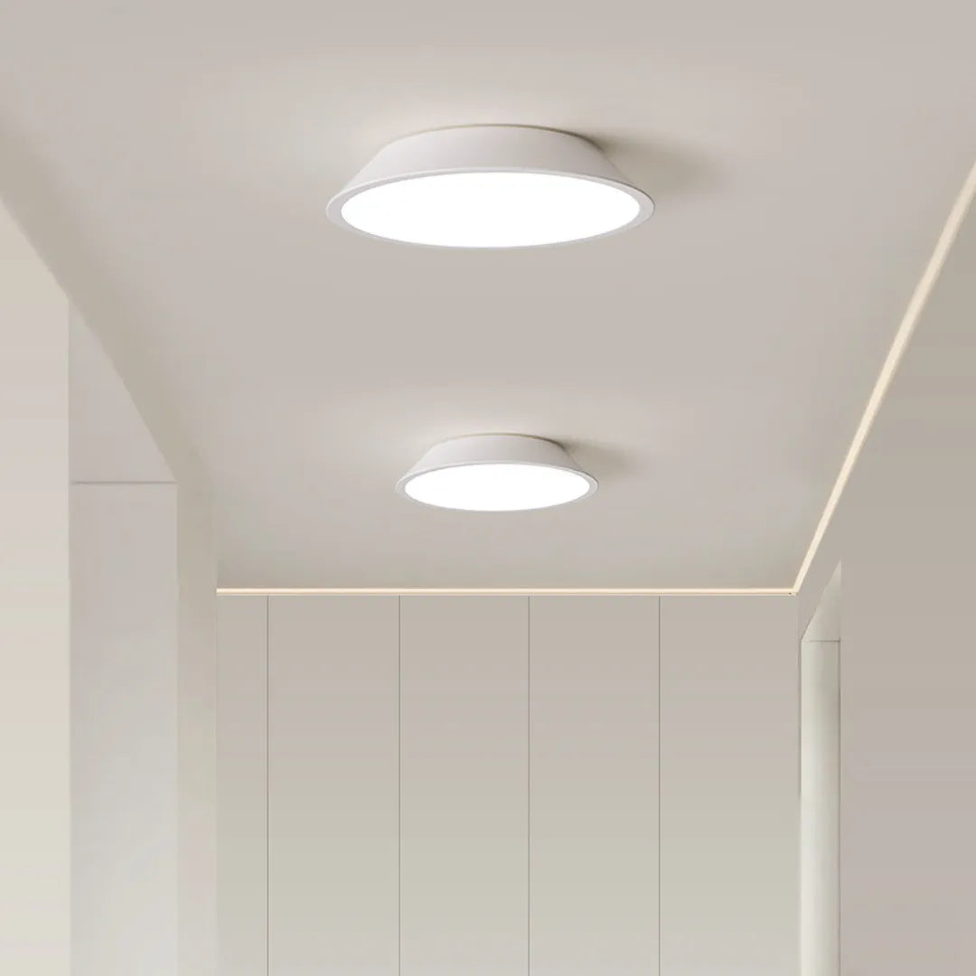 Plafonnier LED au design minimaliste épuré