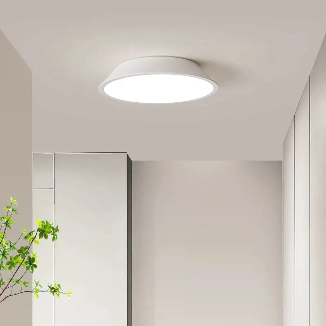 Plafonnier LED au design minimaliste épuré