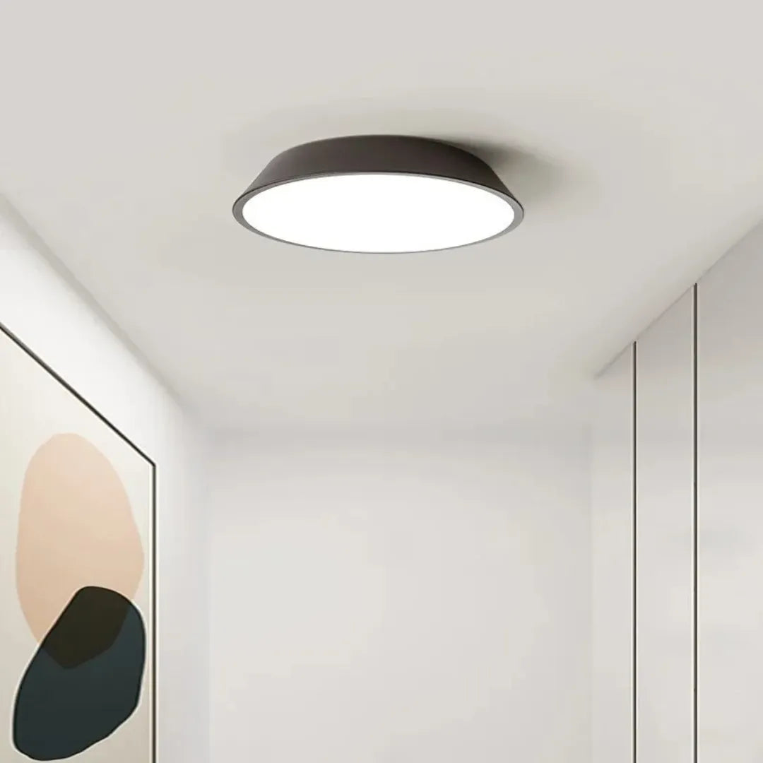 Plafonnier LED au design minimaliste épuré