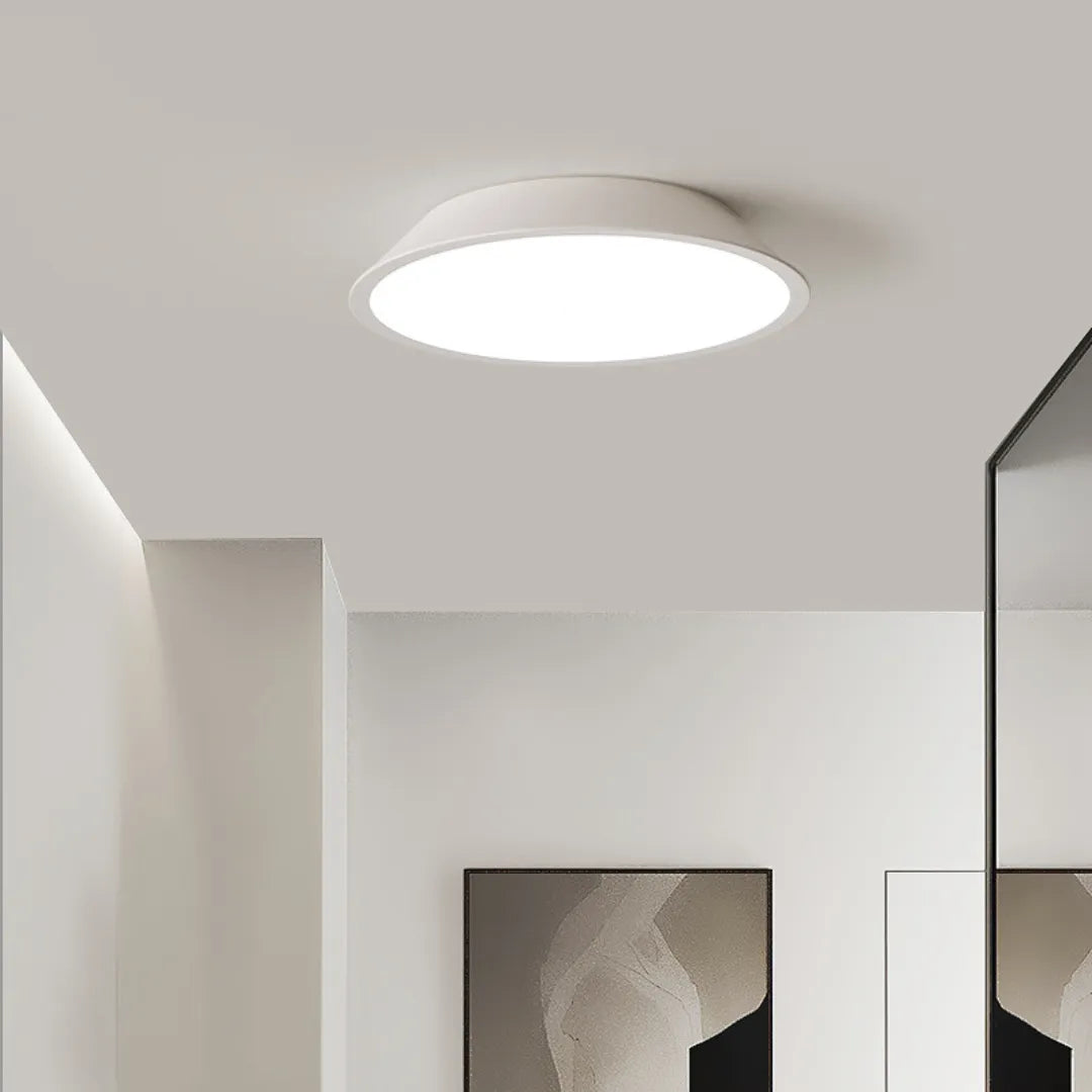 Plafonnier LED au design minimaliste épuré